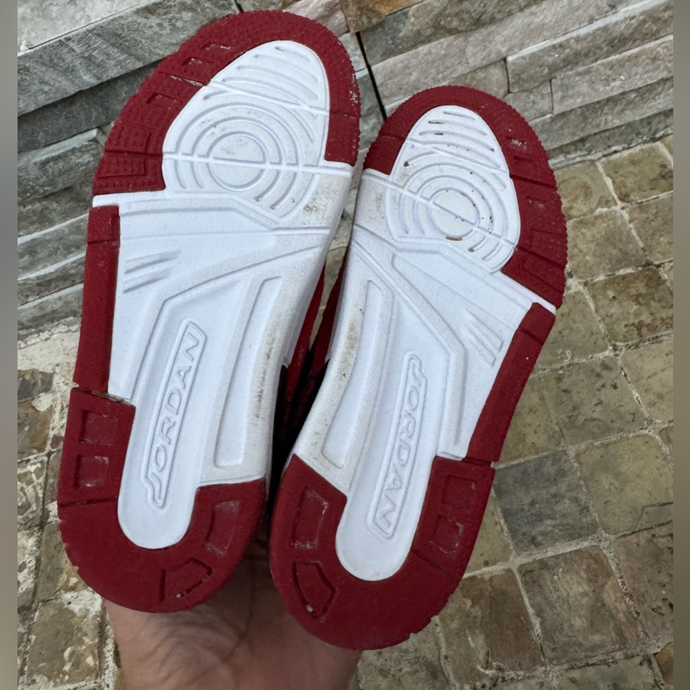 Kids Red and WhiteNike air jordans - Picture 5 of 7